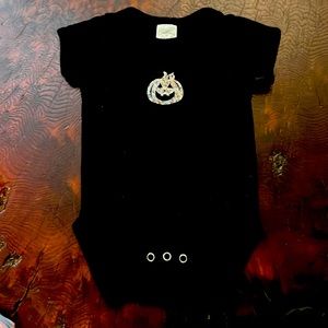 🆕 Leopard Pumpkin Onesie- 12-18mos